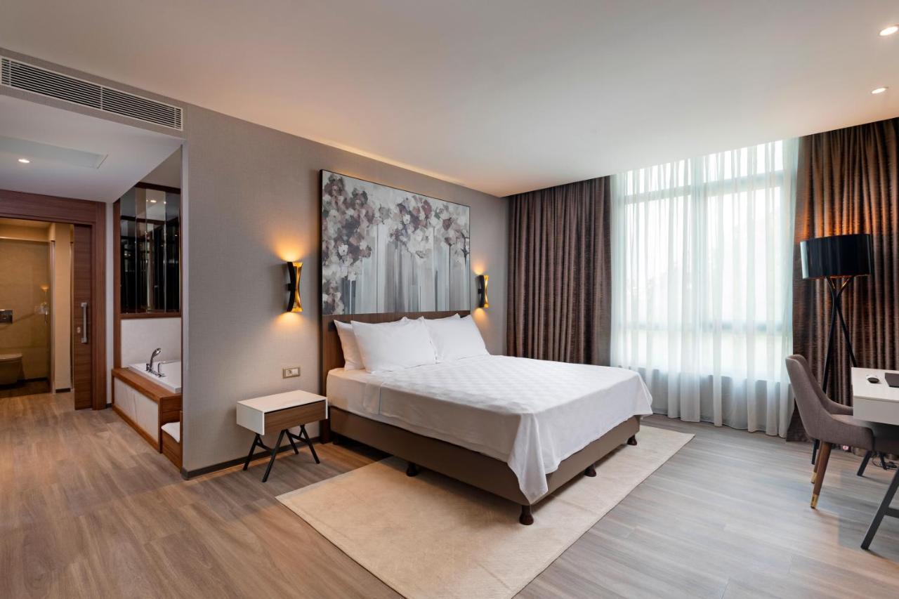 Limak Skopje Luxury Hotel Ngoại thất bức ảnh Deluxe Room